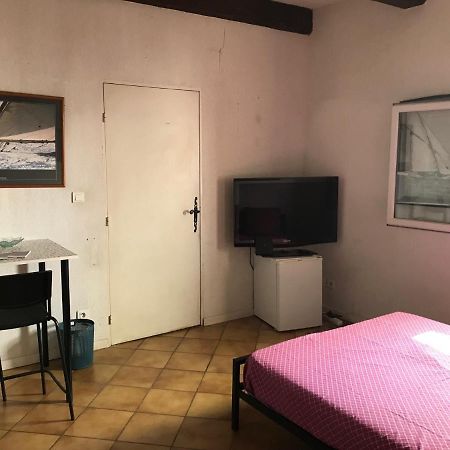 Chambre Climatisee Avec Sdb Privee Dans Une Villa Avec Piscine Ouverte D'Avril A Mi Octobre Marseille Exteriér fotografie