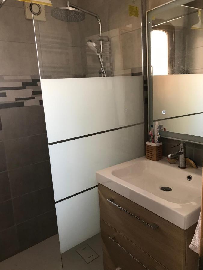 Chambre Climatisee Avec Sdb Privee Dans Une Villa Avec Piscine Ouverte D'Avril A Mi Octobre Marseille Exteriér fotografie